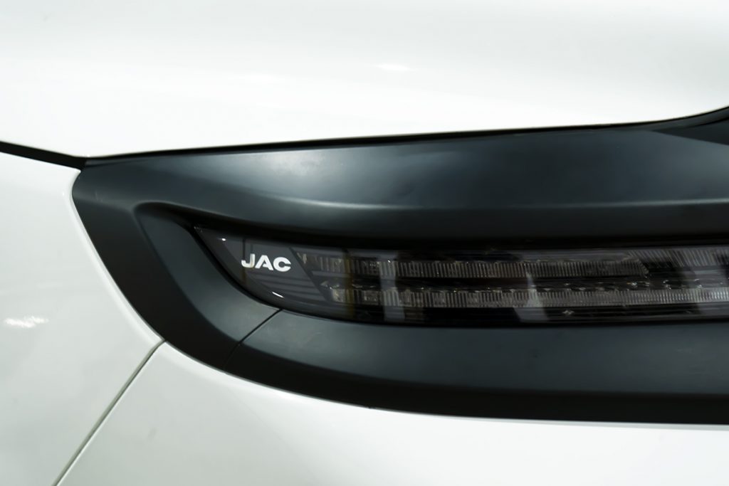 Exterior-de-la-t8-aventura-luxury-de-jac-motors-venezuela-7-1024x683