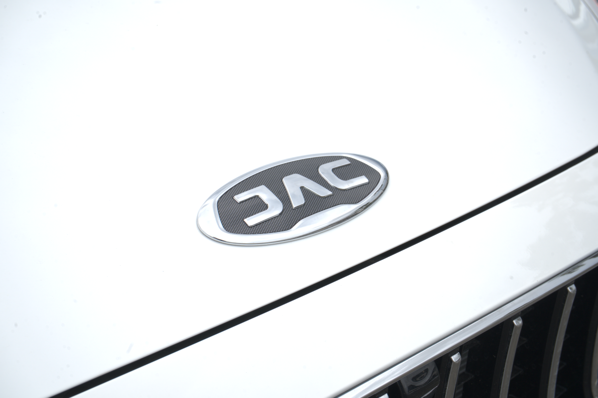 exteriores-del-j7-de-jac-motors-venezuela-7-1