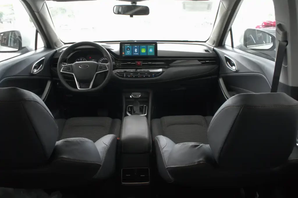 interior-del-js4-nevado-de-jac-motors-venezuela-9-1024x683