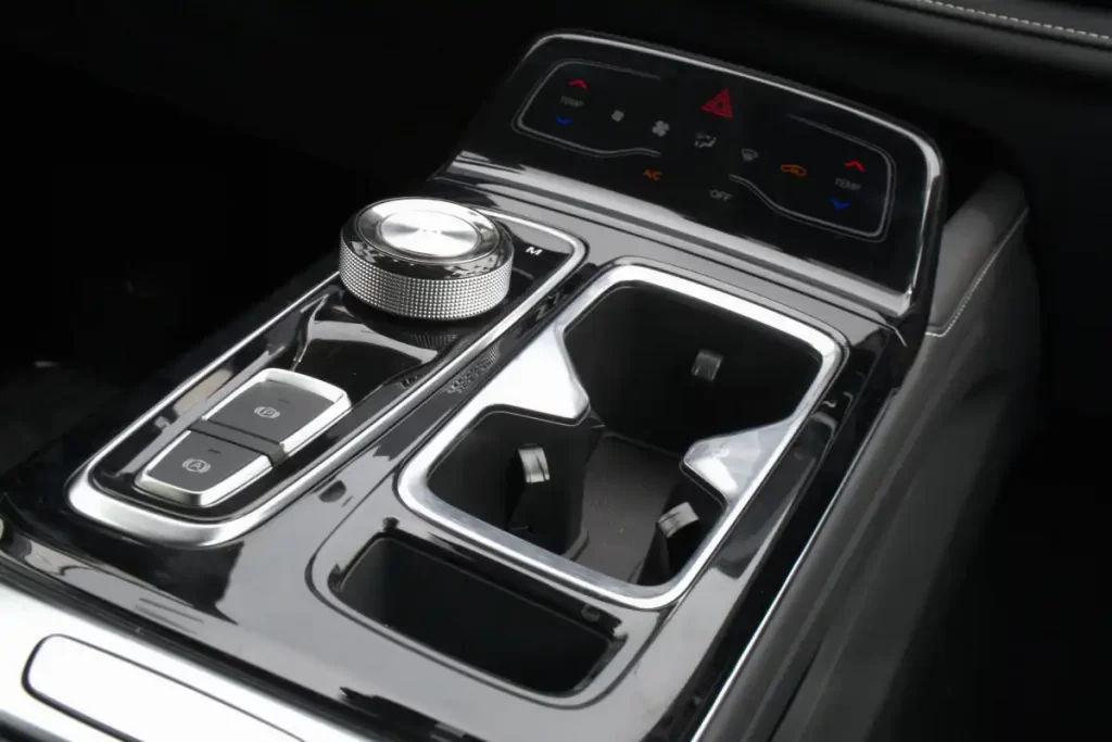 interior-del-js6-tepuy-de-jac-motors-de-venezuela-1-1024x683